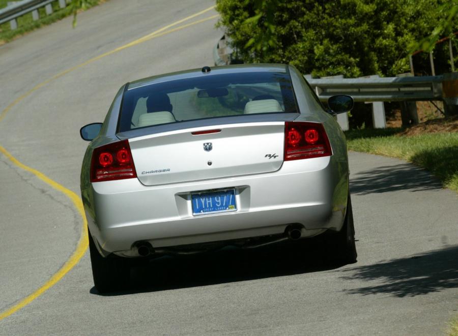  Dodge Charger R/T 2005 года  (фото 3 из 81)
